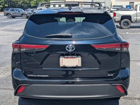 Used 2022 Toyota Highlander XLE FWD image 6