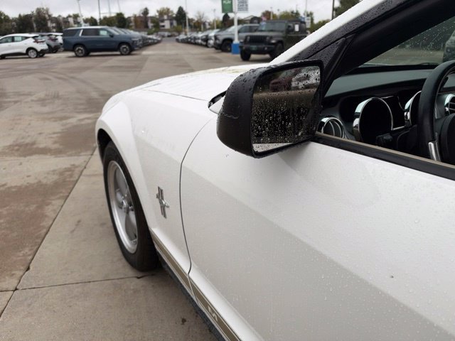 Used 2006 Ford Mustang Convertible RWD image 9