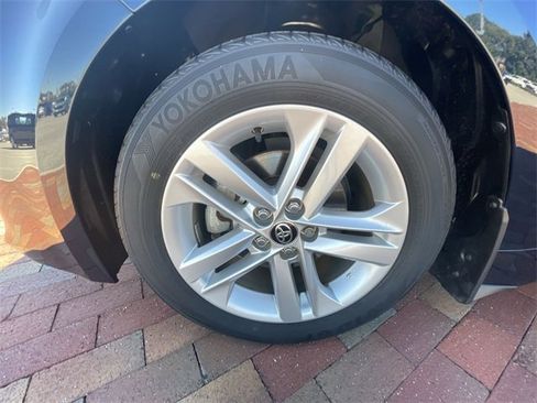 Used 2021 Toyota Corolla SE w/ SE Preferred Package image 10