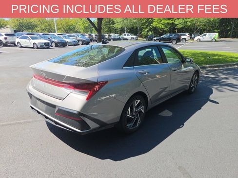 Used 2025 Hyundai Elantra SEL FWD image 13