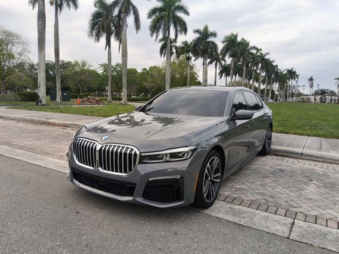 Used 2020 BMW 750i xDrive w/ Executive Package AWD/4WD image 2