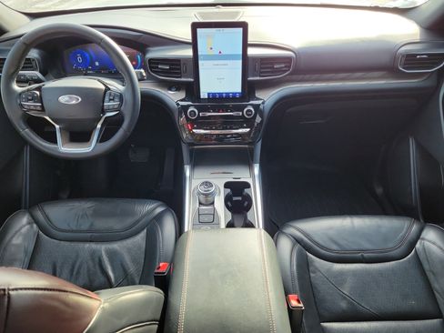 Certified 2021 Ford Explorer Platinum w/ Equipment Group 601A image 16