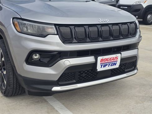 Used 2022 Jeep Compass Limited image 9