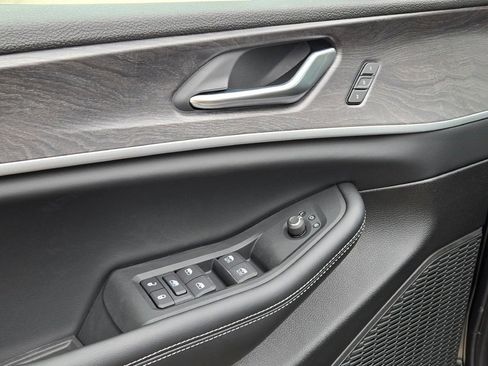 New 2025 Jeep Grand Cherokee Limited w/ Black Appearance Package image 23