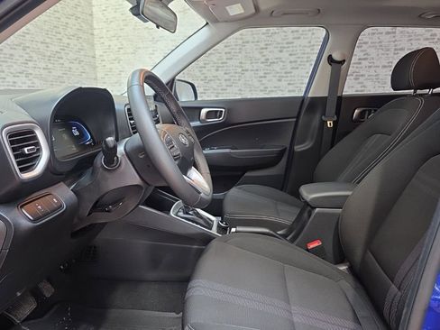 Used 2025 Hyundai Venue SEL image 22