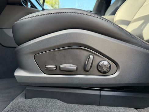 Used 2025 Porsche Macan 4 Electric image 26