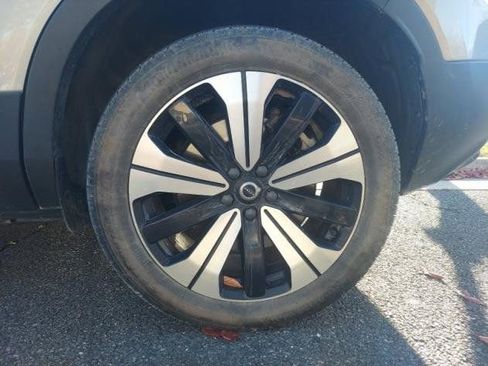 Used 2023 Volvo XC40 Recharge Plus image 5