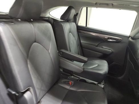 Used 2023 Toyota Highlander Platinum image 21