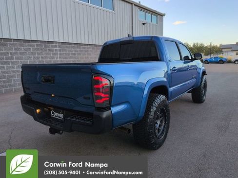 Used 2018 Toyota Tacoma SR5 AWD/4WD image 3