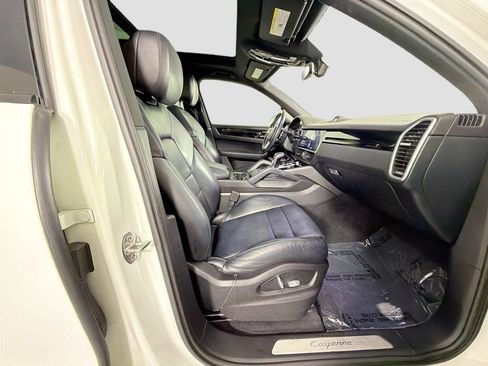 Used 2019 Porsche Cayenne AWD/4WD image 30