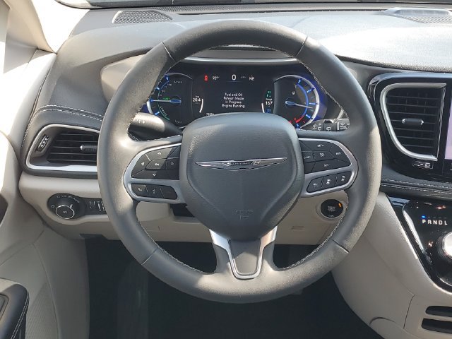 Used 2024 Chrysler Pacifica Limited FWD image 13
