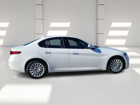 Used 2022 Alfa Romeo Giulia Sprint image 3