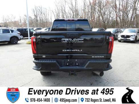 Used 2024 GMC Sierra 2500 Denali w/ Denali Reserve Package AWD/4WD image 4