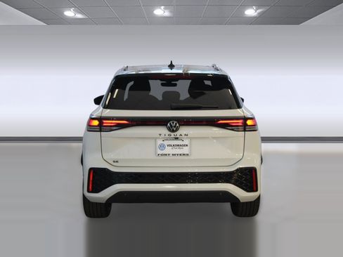 New 2026 Volkswagen Tiguan SE R-Line FWD image 9