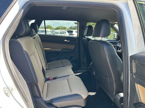 Certified 2022 Volkswagen Atlas Cross Sport SE image 38