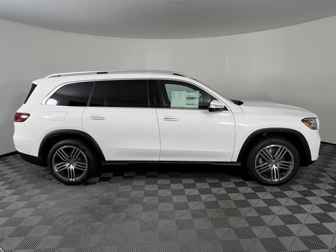 New 2025 Mercedes-Benz GLS 450 4MATIC image 14