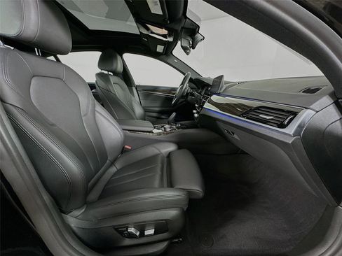 Used 2019 BMW 530i xDrive w/ Convenience Package image 29