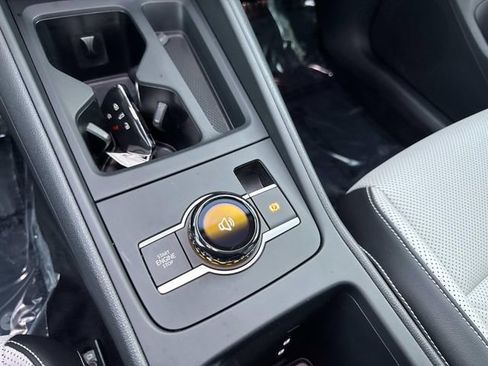 Certified 2025 Volkswagen Tiguan SE w/ Panoramic Sunroof Package image 25