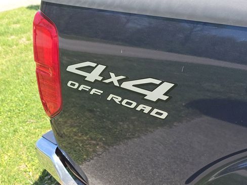 Used 2016 Nissan Frontier SV image 2