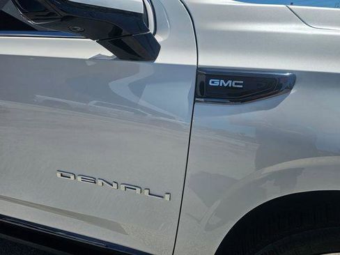 Used 2023 GMC Yukon Denali Ultimate AWD/4WD image 11