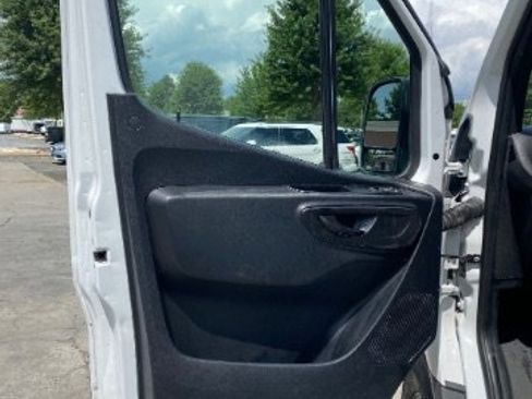 Used 2019 Mercedes-Benz Sprinter 2500 image 17