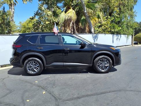 Used 2024 Nissan Rogue S FWD image 3