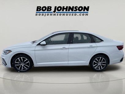 Used 2025 Volkswagen Jetta SE w/ Sunroof Package
