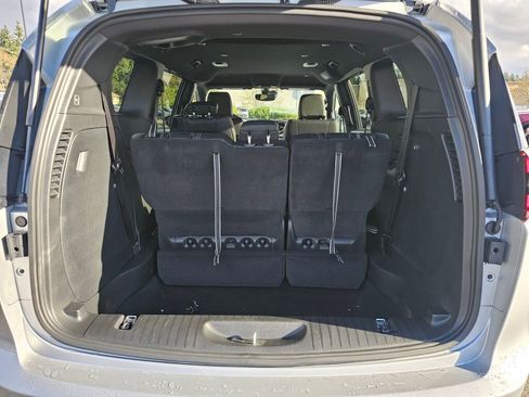 New 2026 Chrysler Pacifica Select image 18