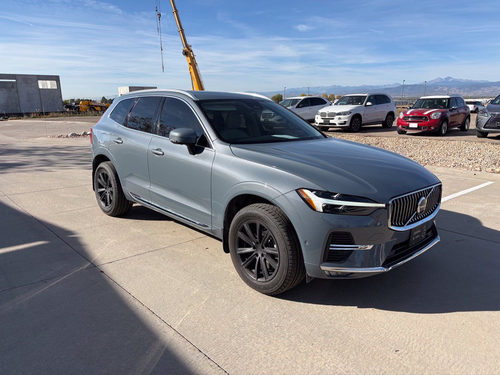 Used 2023 Volvo XC60 B5 Ultimate w/ Climate Package AWD/4WD image 3