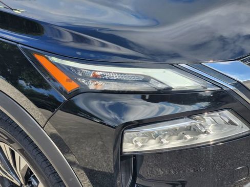Used 2023 Nissan Rogue SV FWD image 9