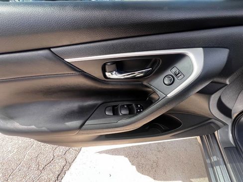 Used 2017 Nissan Altima 2.5 SR w/ LED Appearance Package image 16