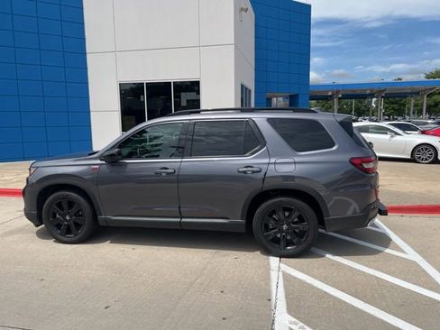 Used 2025 Honda Pilot Black Edition image 9