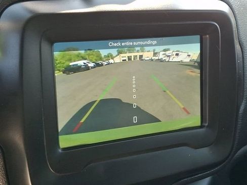 Used 2018 Jeep Renegade Latitude w/ Cold Weather Group AWD/4WD image 4