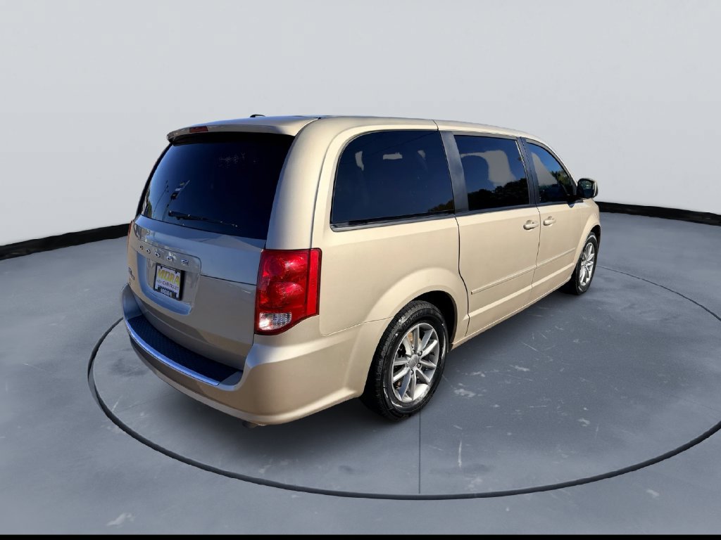 Used 2016 Dodge Grand Caravan SE FWD image 3