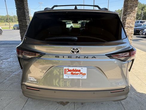 Used 2026 Toyota Sienna XLE AWD/4WD image 7