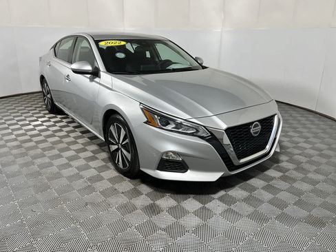 Used 2022 Nissan Altima 2.5 SV FWD image 2