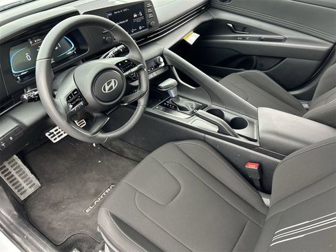 New 2025 Hyundai Elantra Sport image 17