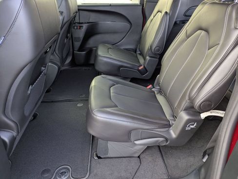 New 2026 Chrysler Pacifica Select AWD/4WD image 20