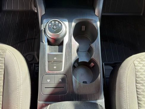 Used 2022 Ford Escape SE image 24