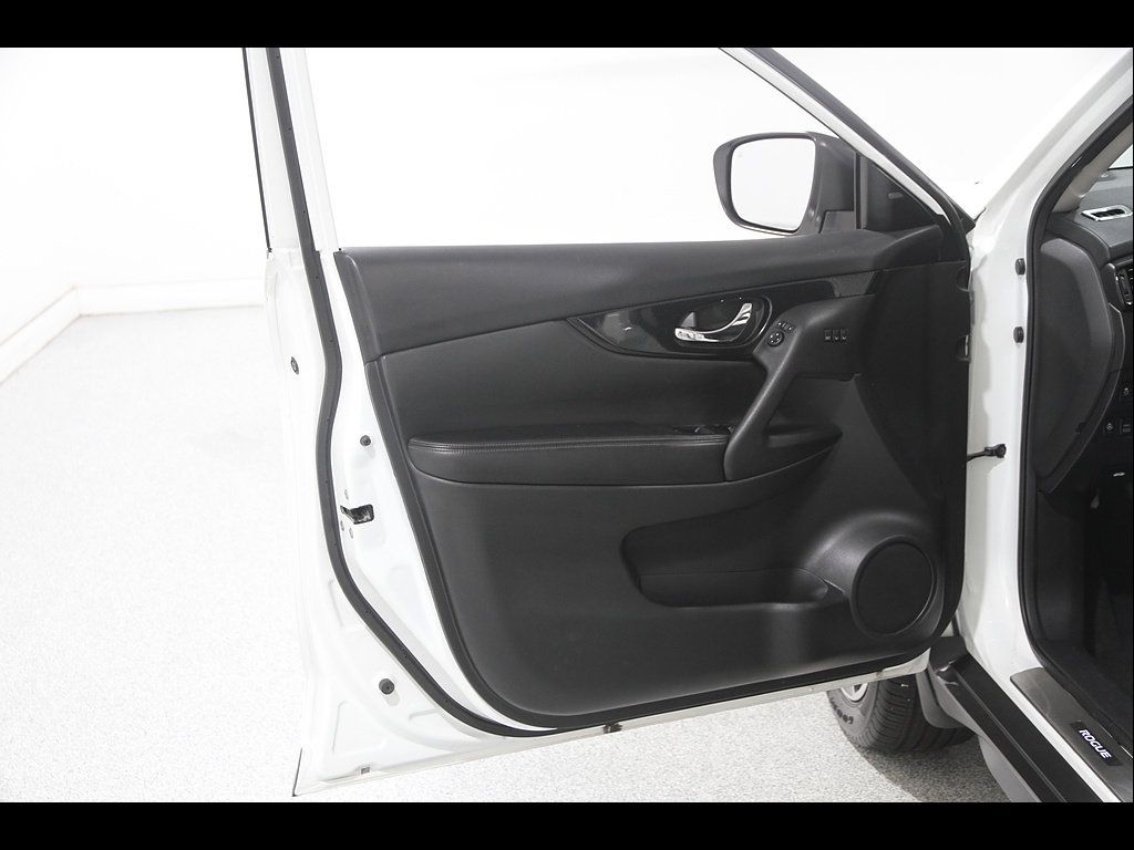 Used 2020 Nissan Rogue SL w/ Premium Package AWD/4WD image 4