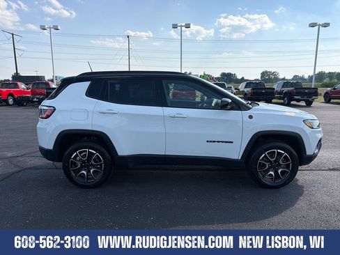 Used 2025 Jeep Compass Trailhawk AWD/4WD image 6