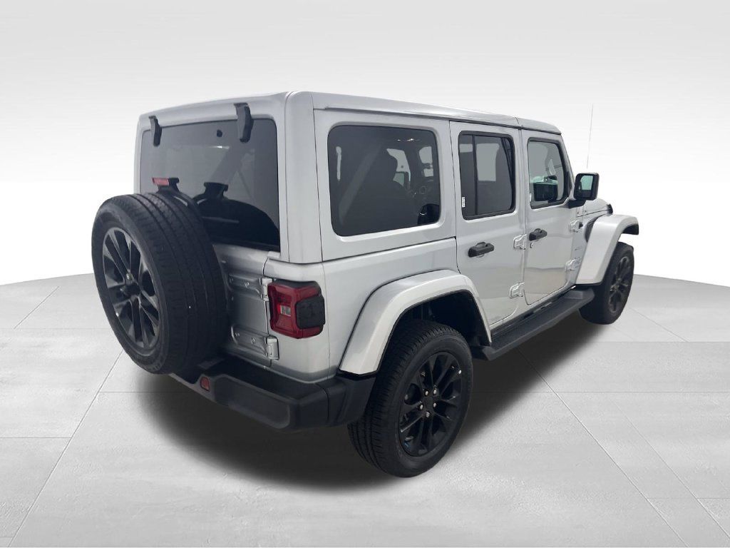 Used 2023 Jeep Wrangler Unlimited Sahara w/ Cold Weather Group AWD/4WD image 5