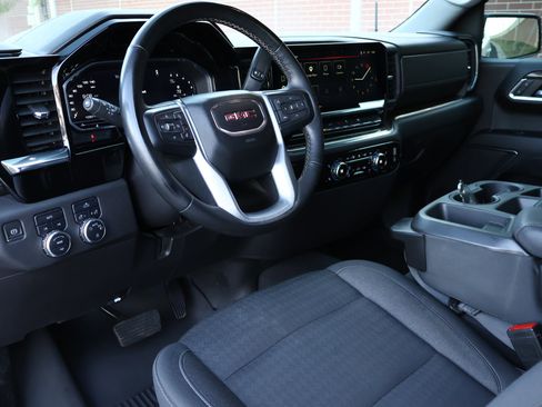 Used 2023 GMC Sierra 1500 SLE AWD/4WD image 2
