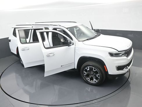 Used 2023 Jeep Wagoneer L Series III w/ Preferred Equipment Group image 75