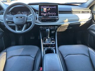 Used 2025 Jeep Compass Limited video 2