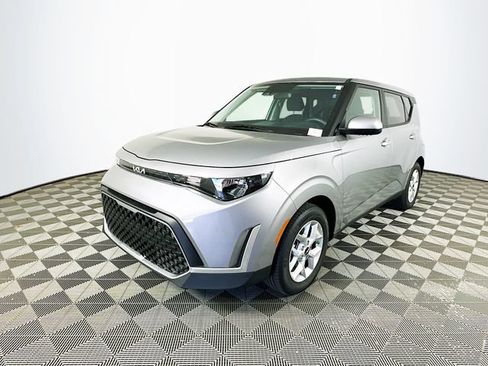 Used 2025 Kia Soul LX FWD image 6