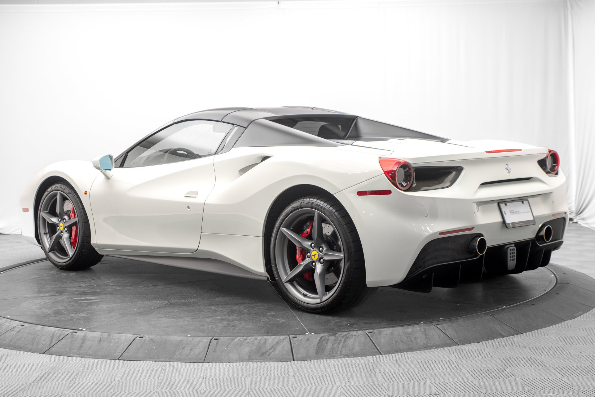 Used 2018 Ferrari 488 Spider RWD image 5