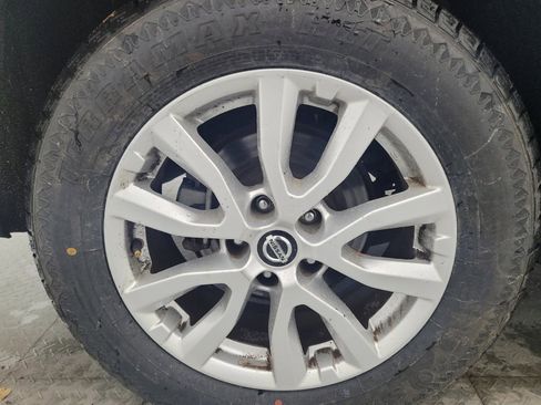 Used 2020 Nissan Rogue SV image 31