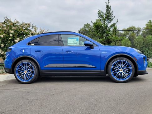 New 2026 Porsche Macan 4 Electric AWD/4WD image 8