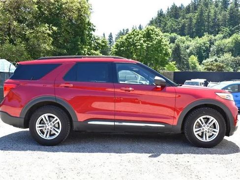 Used 2020 Ford Explorer XLT w/ Equipment Group 202A AWD/4WD image 6